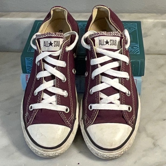 Converse All Stars Other - Converse Chuck Taylor All-Star Sneakers Size 2.5 Unisex